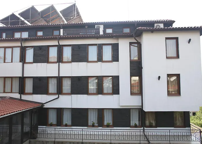 Laguna Hotel 2*